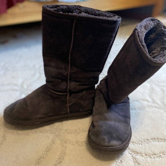 Women Ugg Boot - Picture 1 of 3